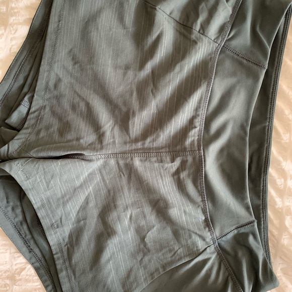 The crew baselayer Layer 8 woman’s shorts (S) NWT - Picture 2 of 8